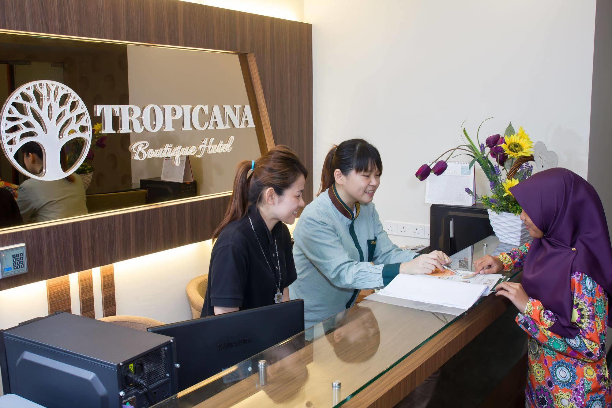 Tropicana Homestay Muar Exterior photo